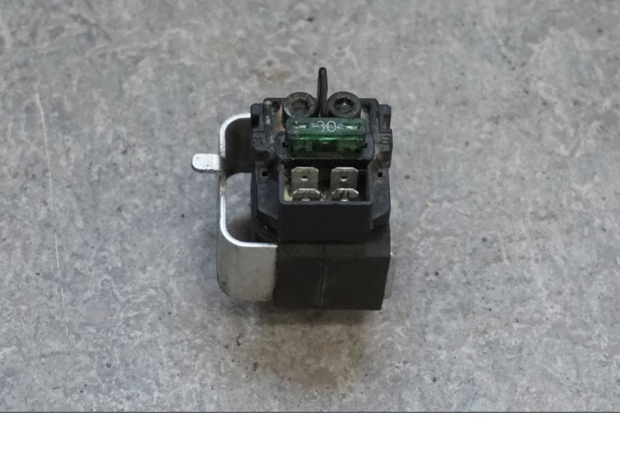 Framsidan på Startrelä från en Kawasaki ZX-10R -2008 motorcykel.