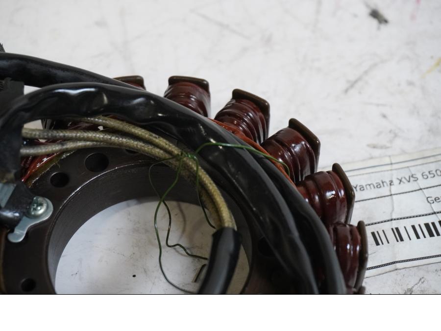 Baksidan på Generator från en Yamaha XVS 650 -1997 motorcykel.