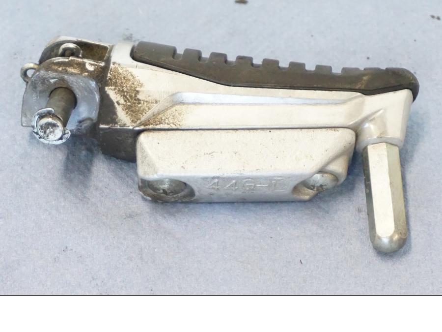 Baksidan på Fotpinne från en Suzuki GSX 1300 BK -2008 motorcykel.