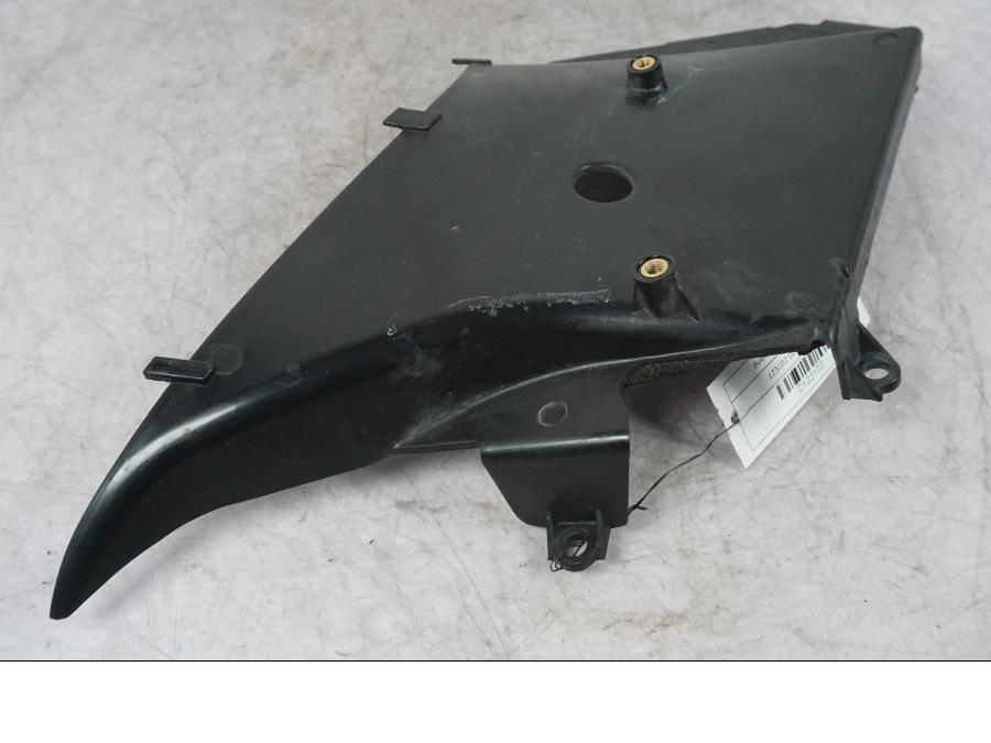 Vänster sida på Luftvinge från en Buell 1125 R -2008 motorcykel.