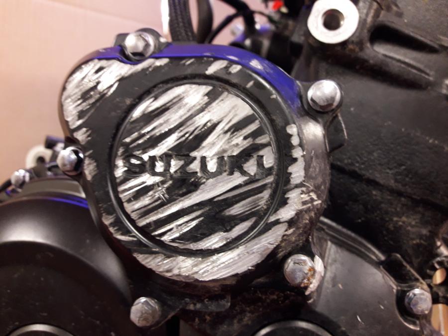 Snett uppifrån på Motor från en Suzuki GSX-S 1000 -2018 motorcykel.