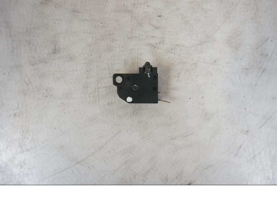 Baksidan på Bromsljuskontakt från en Kawasaki Versys 650 -2014 motorcykel.