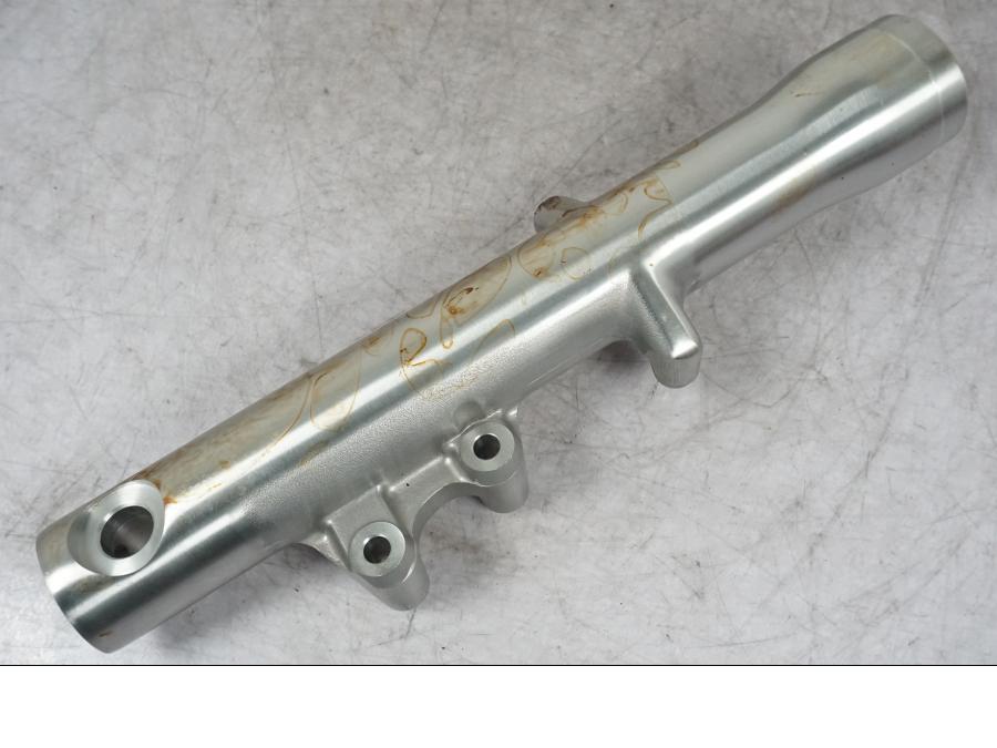 Framsidan på Gaffelben från en Kawasaki VN 1500 -1999 motorcykel.