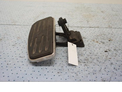 Vänster sida på Fotplatta från en Yamaha XV 1600 -1999 motorcykel.