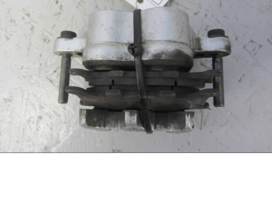 Baksidan på Bromsok från en Yamaha XVS 1100 -2002 motorcykel.