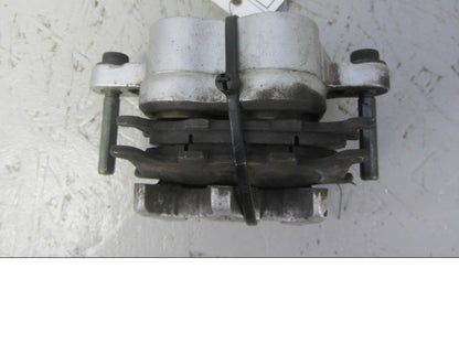 Baksidan på Bromsok från en Yamaha XVS 1100 -2002 motorcykel.