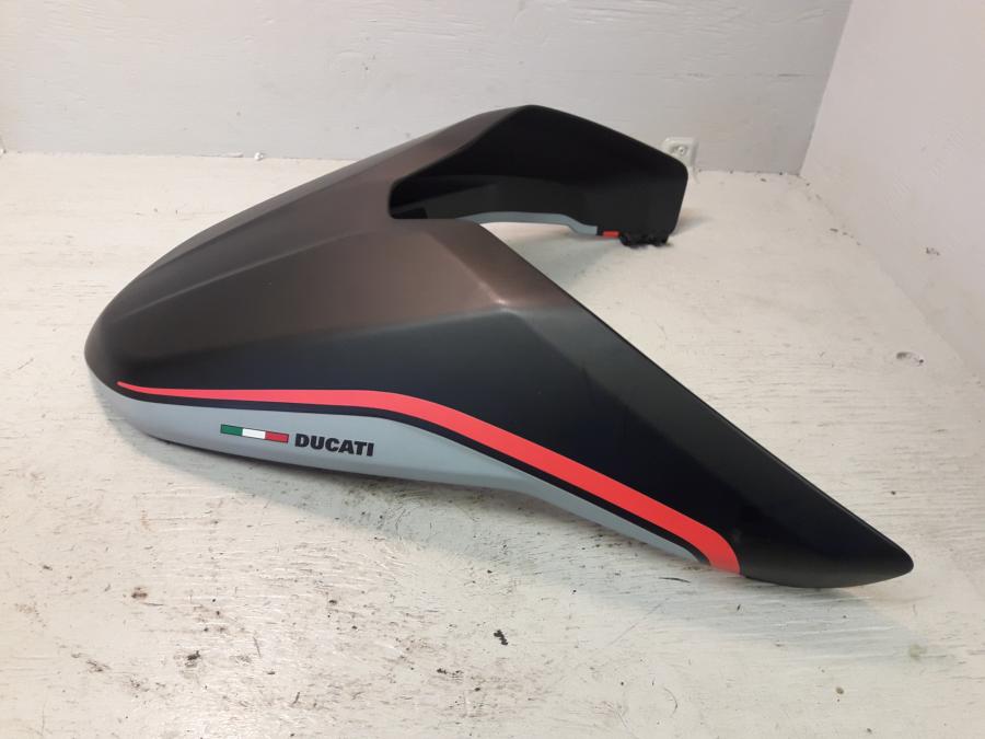 Baksidan på Kuts från en Ducati Monster 821 -2019 motorcykel.