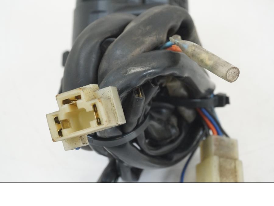 Extrabild5 på Styrelreglage från en Honda CB 750 -2002 motorcykel.