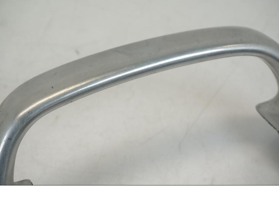 Höger sida på Passagerarhandtag från en Honda CB 750 -2002 motorcykel.