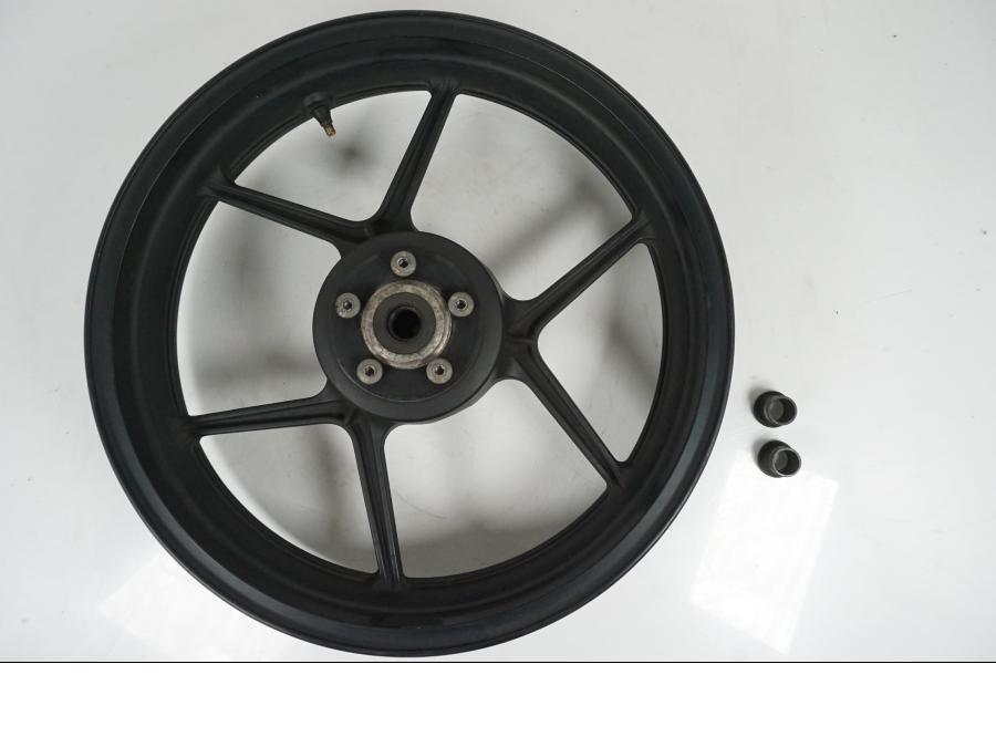 Framsidan på Fälg från en Kawasaki Z 750 -2006 motorcykel.