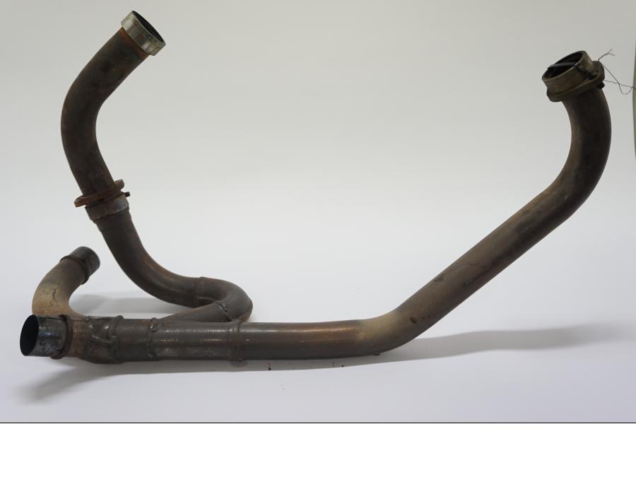 Framsidan på Grenrör från en Honda VTR 1000 F -2005 motorcykel.