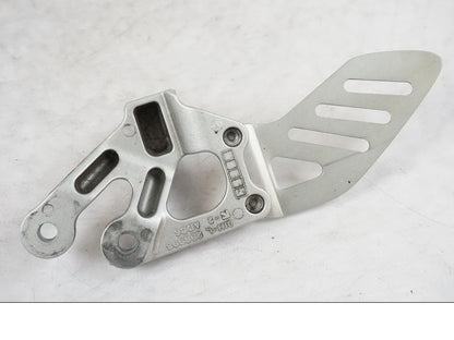 Snett uppifrån på Fotpinnefäste från en Suzuki GSX-R 600 -2007 motorcykel.