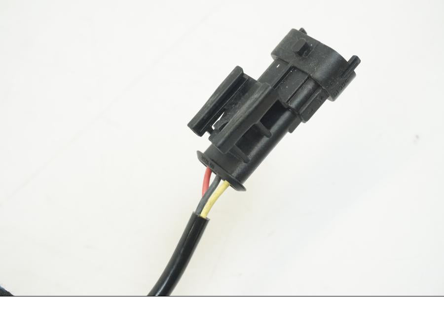 Snett nerifrån på Tändspole från en Ducati Hyperstrada -2013 motorcykel.