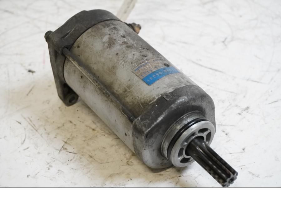 Framsidan på Startmotor från en Suzuki SV 1000 -2005 motorcykel.