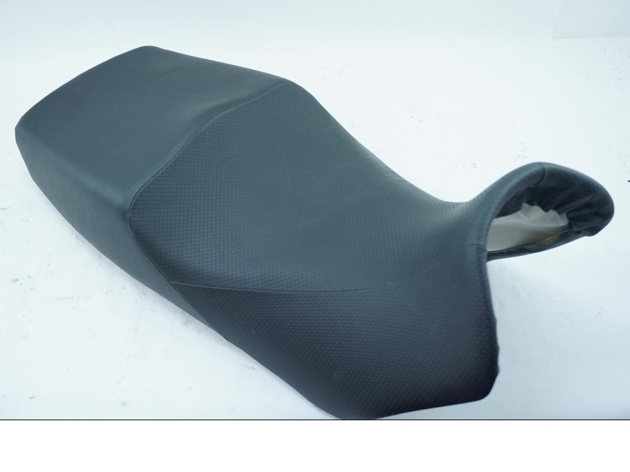 Framsidan på Sadel från en Suzuki DL 650 -2004 motorcykel.