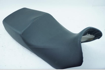 Framsidan på Sadel från en Suzuki DL 650 -2004 motorcykel.