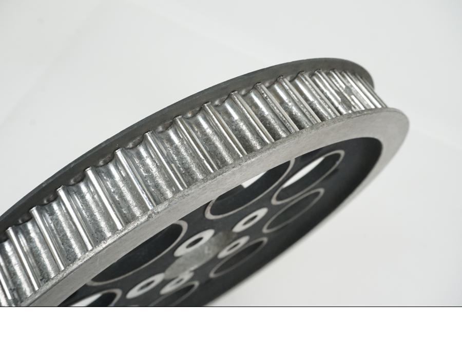 Vänster sida på Remhjul från en H-D Dyna Low Rider FXDL -2004 motorcykel.