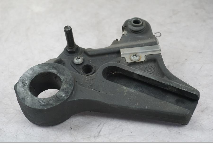 Baksidan på Bromsoksfäste från en BMW S 1000 RR -2011 motorcykel.