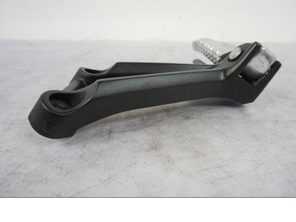 Höger sida på Fotpinne från en Yamaha MT-09 -2020 motorcykel.