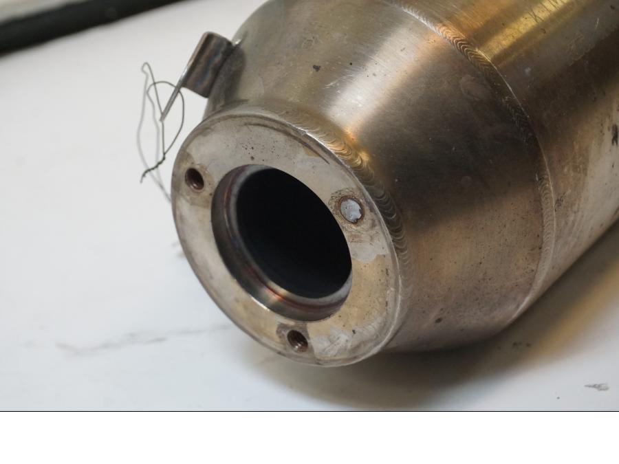 Snett uppifrån på Ljuddämpare från en KTM 990 SM -2008 motorcykel.