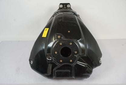 Snett nerifrån på Bensintank från en BMW S 1000 XR -2019 motorcykel.