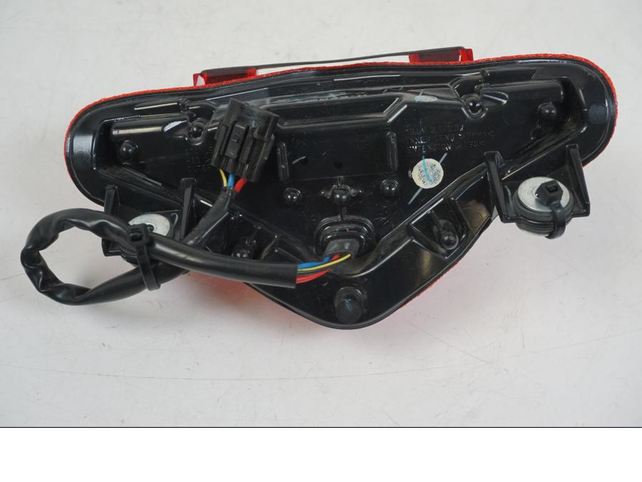 Snett nerifrån på Baklampa från en Kawasaki ER-6F -2016 motorcykel.