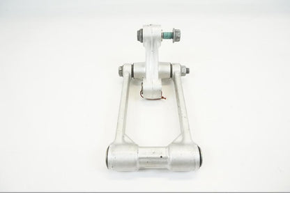 Snett uppifrån på Stötdämparlänkage från en BMW S 1000 XR -2019 motorcykel.