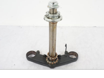 Framsidan på Gaffelkrona från en Honda NT 650 V -2002 motorcykel.