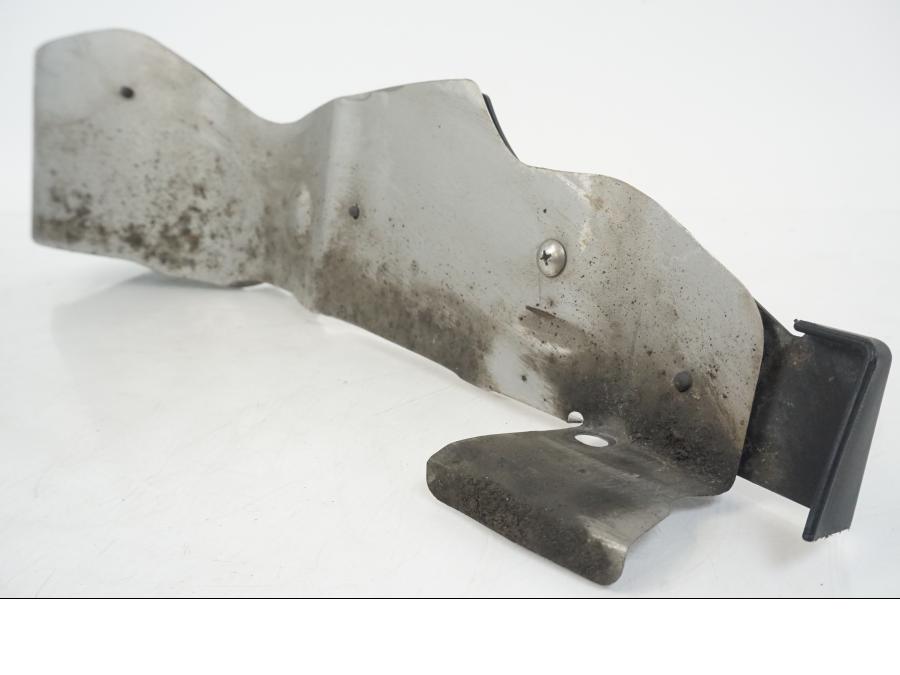 Höger sida på Värmeskydd från en Honda XL 1000 V -2008 motorcykel.