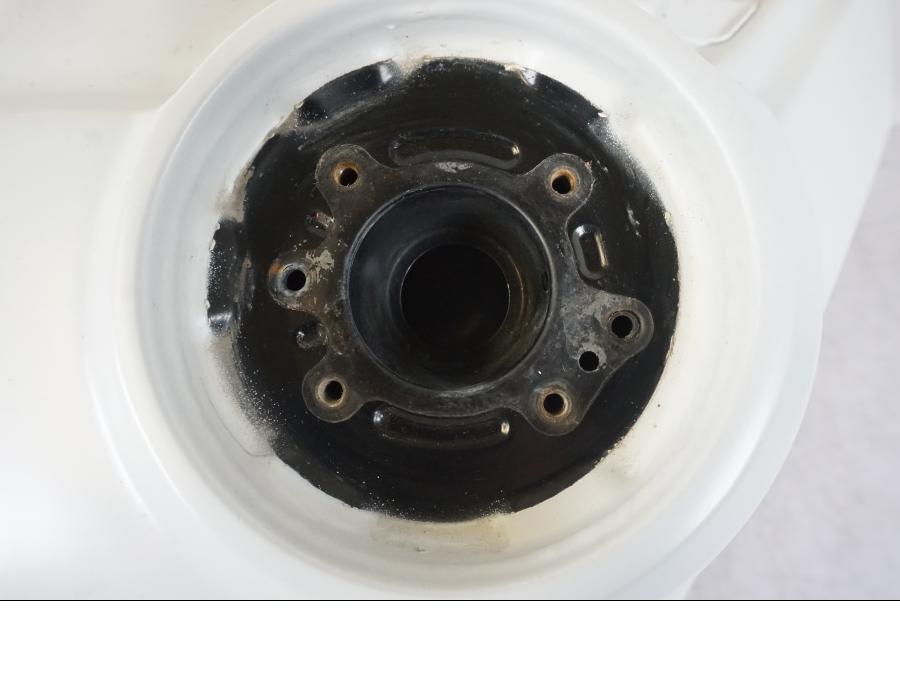 Extrabild2 på Bensintank från en Ducati Desert X -2023 motorcykel.