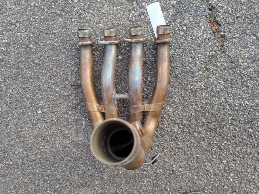 Höger sida på Grenrör från en Suzuki GSX-R 750 -2006 motorcykel.