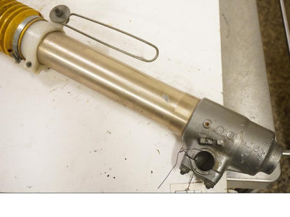 Baksidan på Gaffelben från en Suzuki DR 650 -1998 motorcykel.