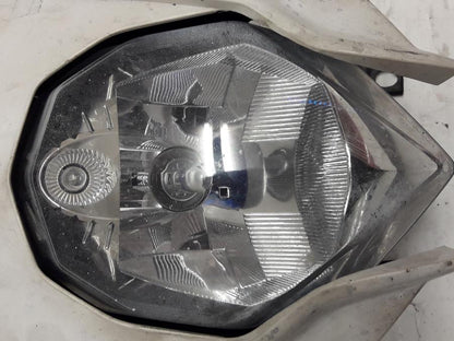 Vänster sida på Strålkastare från en Husqvarna TE 630 -2011 motorcykel.