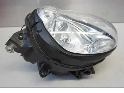 Baksidan på Strålkastare från en Suzuki SFV 650 A Gladius -2012 motorcykel.