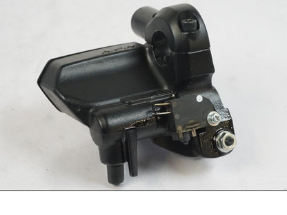 Snett uppifrån på Bromshuvudcylinder från en Kawasaki Z 900 -2021 motorcykel.