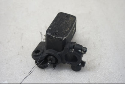 Baksidan på Kopplingshuvudcylinder från en Ducati Monster 796 -2013 motorcykel.