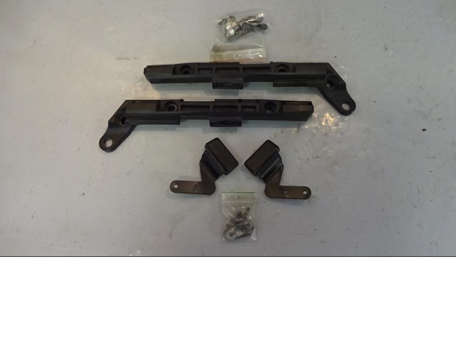 Framsidan på Sidoväskhållare från en Yamaha FJR 1300 -2003 motorcykel.