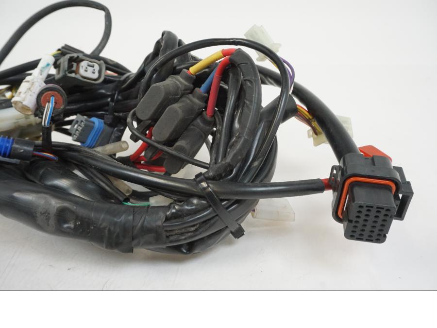 Baksidan på Kabelstam från en AJP PR7 -2021 motorcykel.