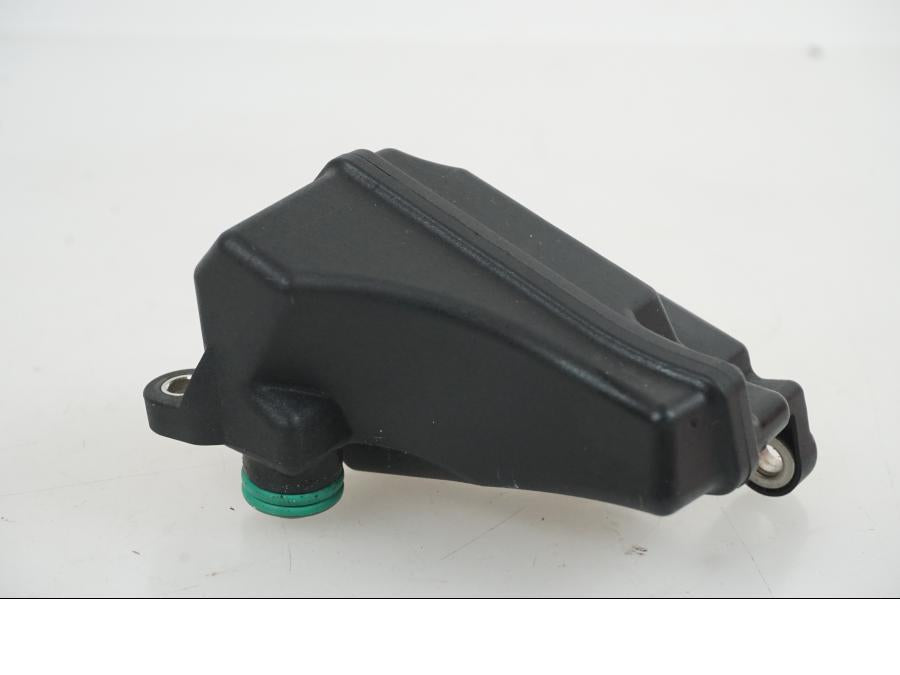 Framsidan på Resonanskammare från en KTM 1290 Super Duke R -2021 motorcykel.