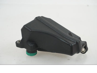 Framsidan på Resonanskammare från en KTM 1290 Super Duke R -2021 motorcykel.