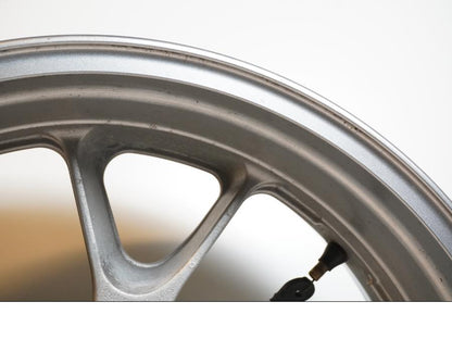 Extrabild2 på Fälg från en Kawasaki ZZ-R 1400 -2010 motorcykel.