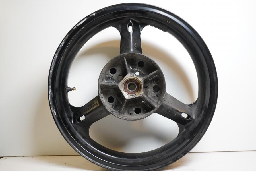 Extrabild1 på Fälg från en Suzuki DL 1000 -2004 motorcykel.