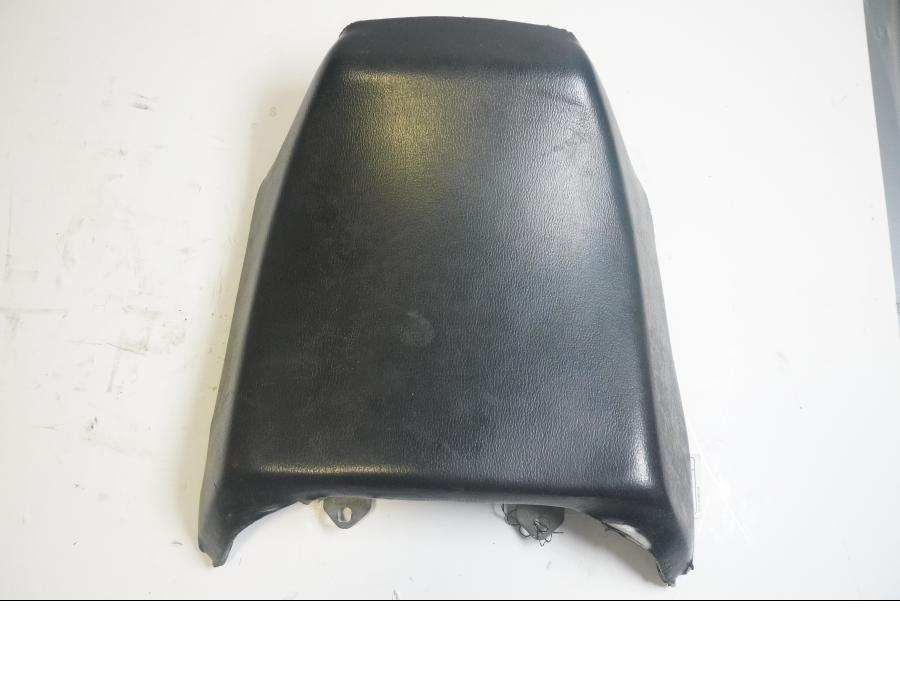 Baksidan på Sadel från en Suzuki GSX-R 750 -1985 motorcykel.