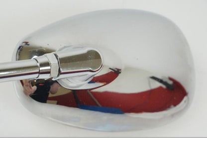 Snett uppifrån på Backspegel från en Yamaha XV 1700 -2004 motorcykel.