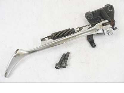 Framsidan på Sidostöd från en Yamaha XVS 1100 -2004 motorcykel.