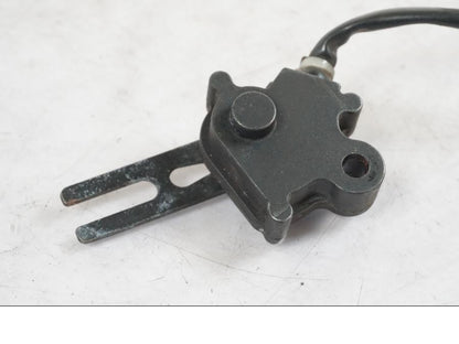 Baksidan på Sidostödsbrytare från en Kawasaki ER-6N -2016 motorcykel.