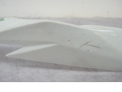 Snett uppifrån på Bakvinge från en Kawasaki ZX-6R -2011 motorcykel.