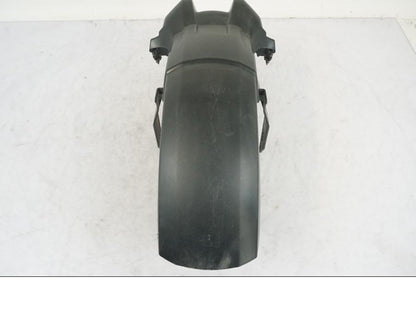 Snett nerifrån på Framskärm från en Triumph Tiger Explorer -2013 motorcykel.