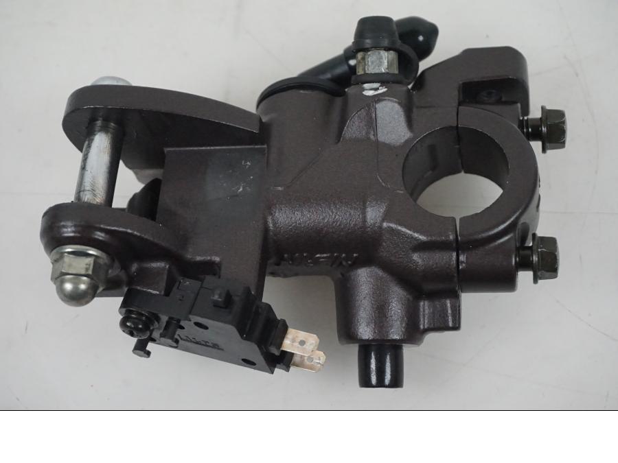 Framsidan på Bromshuvudcylinder från en Honda CBR 1000 -2005 motorcykel.