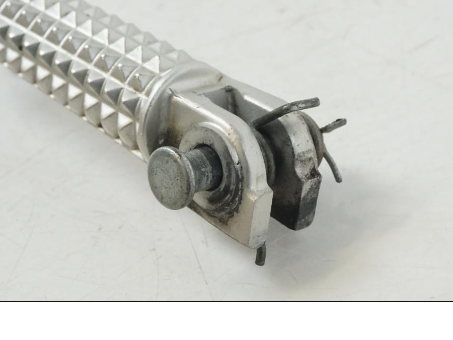 Höger sida på Fotpinne från en Yamaha YZF 1000 R1 -2007 motorcykel.